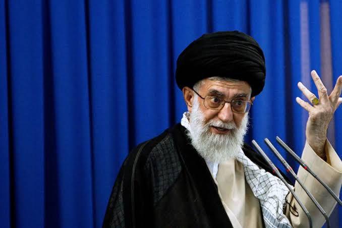 Xamenei:İranda etirazların arxasında onlar dayanır