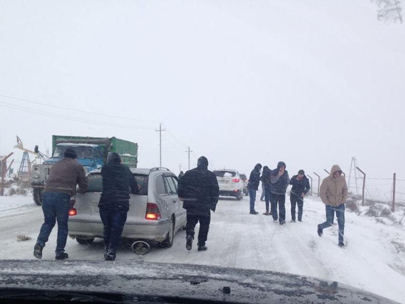 Bu yolu qar "iflic" etdi - VİDEO