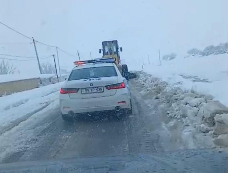 Zəfər yolu qardan təmizlənir -VİDEO