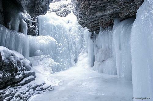 Azərbaycanda şəlalə dondu - FOTOLAR