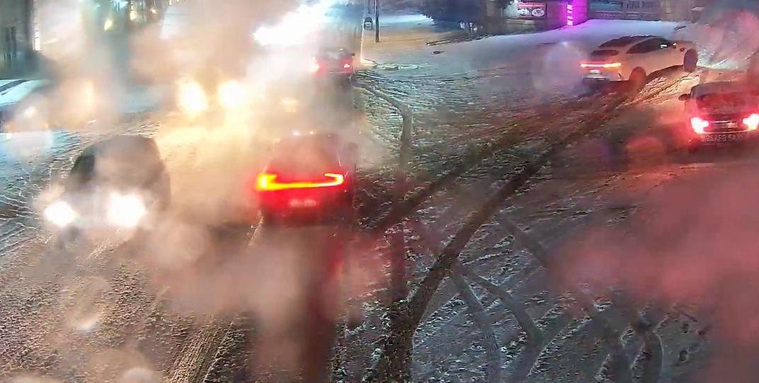 Bakıya güclü qar yağır, yollarda vəziyyət çətinləşdir - FOTOLAR