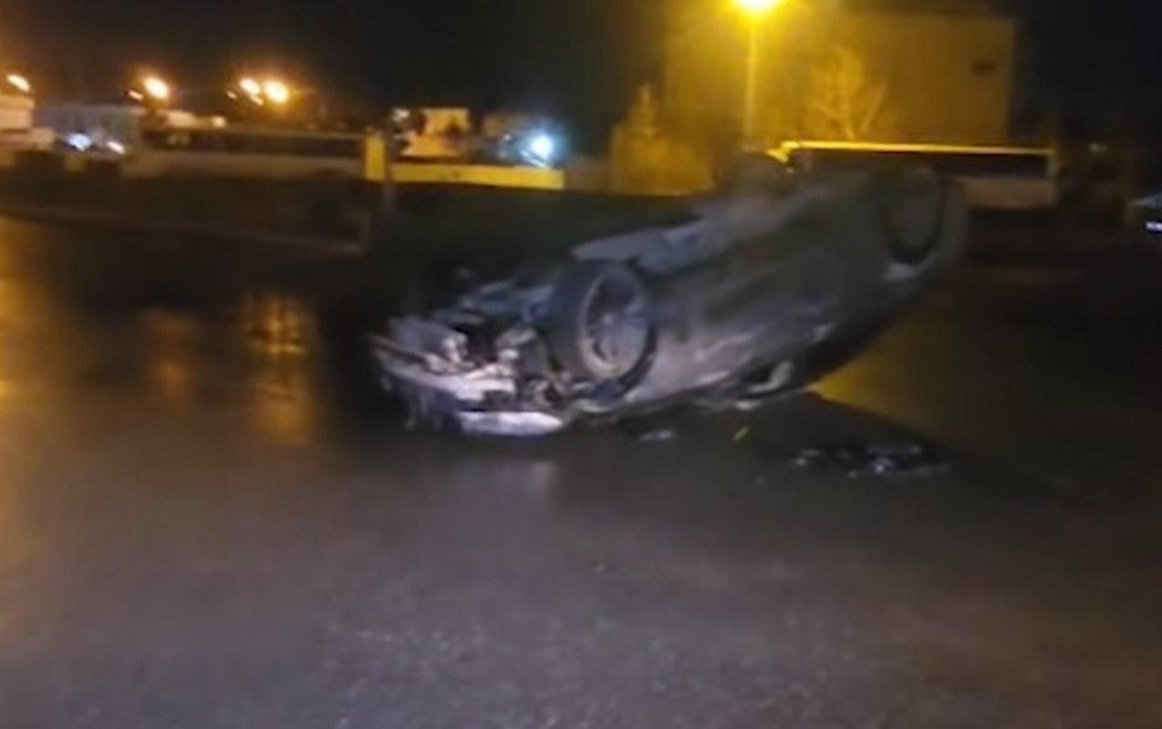 Bakıda sürüşən maşın aşdı – VİDEO