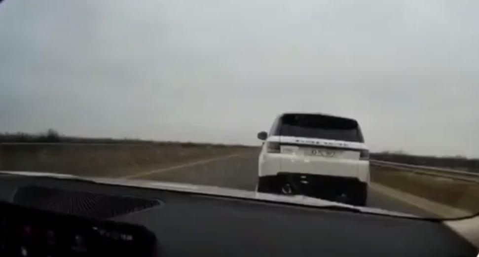 "Range Rover"lə təhlükəli manevr edən sürücü belə saxlanıldı – ANBAAN VİDEO