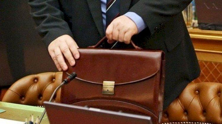 Müdir qohumuna vəzifə verdi