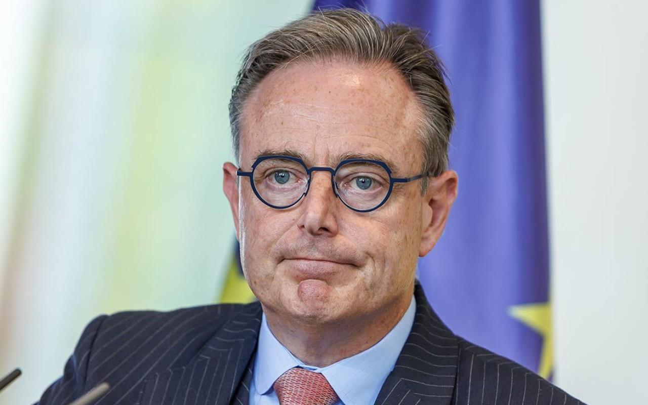 Trampı "ac tırtıl"a bənzətdi