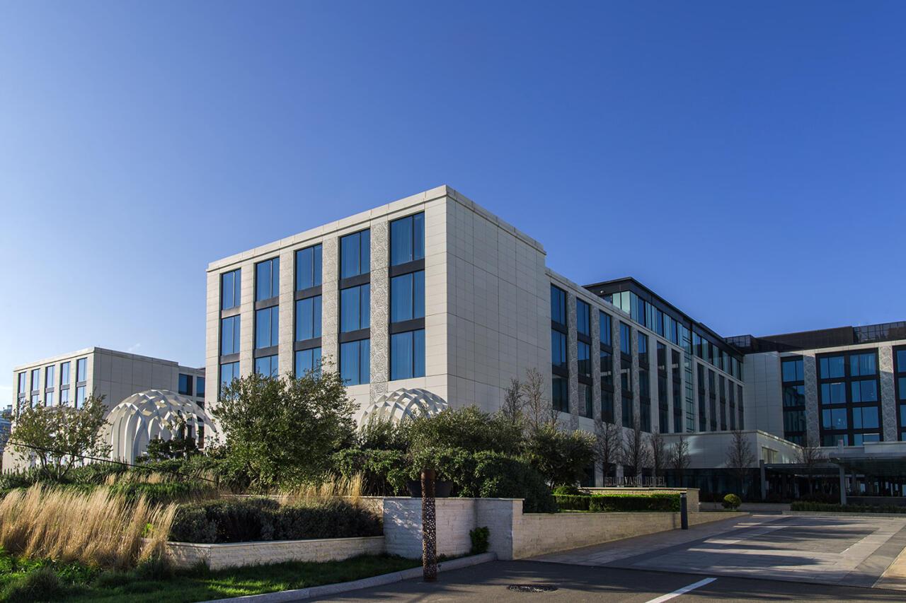 "Ağ şəhər"dəki məşhur hoteldə ofisiant öldürüldü - İş yoldaşı tutuldu