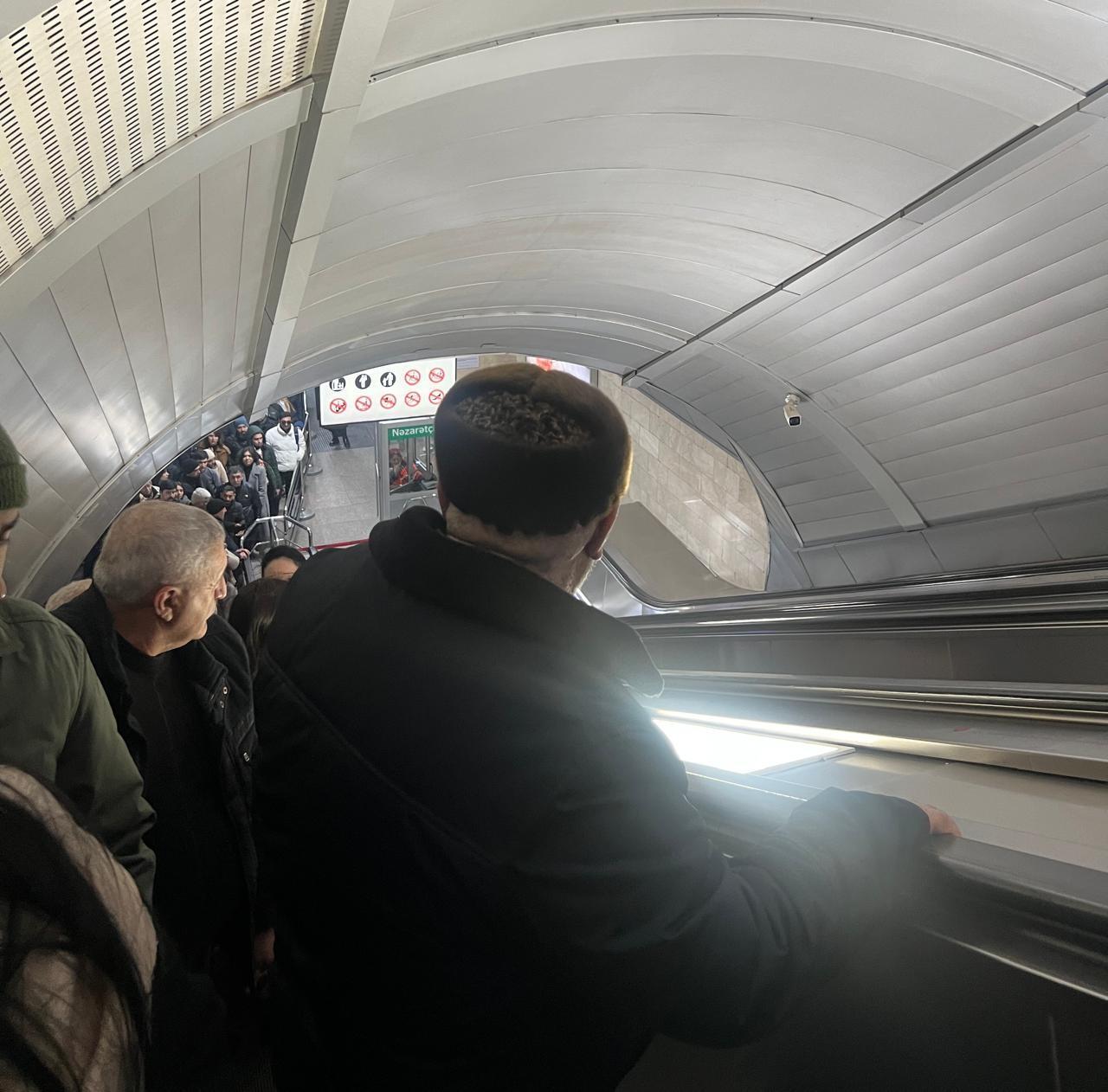 Bakı metrosunda təhlükəli anlar yaşanıb: Eskalator dayandı