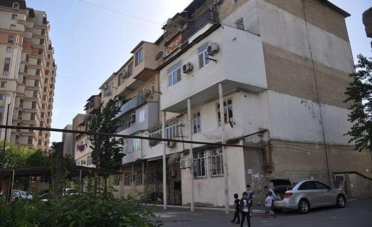Bakıda binanın bloku ÇÖKDÜ - sakinlər evdən çıxa bilmir - FOTO