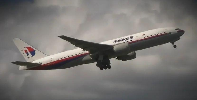 10 ildən sonra etiraf: "Boeing 777"-nin göydə yandığını gördüm