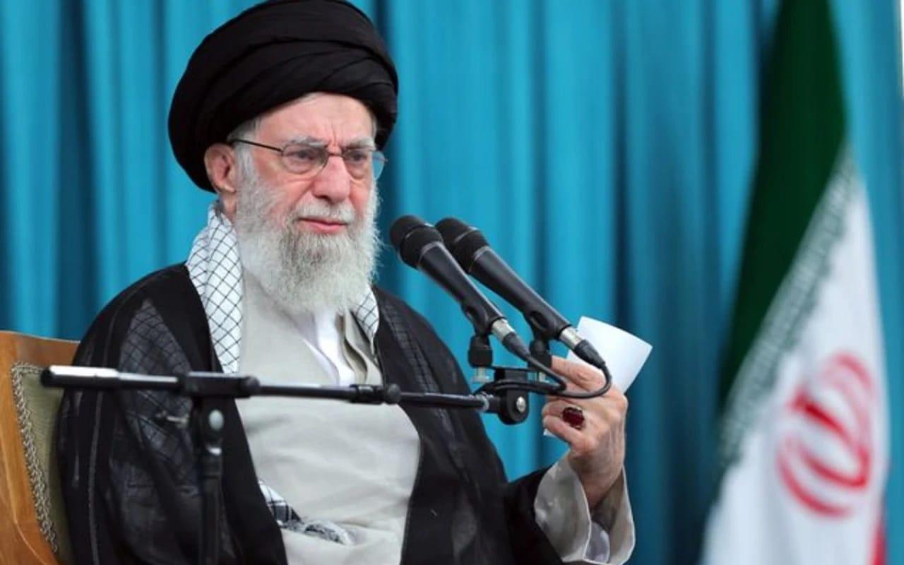 Xamenei iranlıları qorxmamağa çağırdı