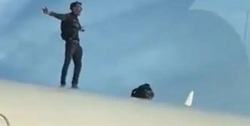 Təyyarənin üzərinə çıxıb soyunan sərnişin uçuşu gecikdirdi