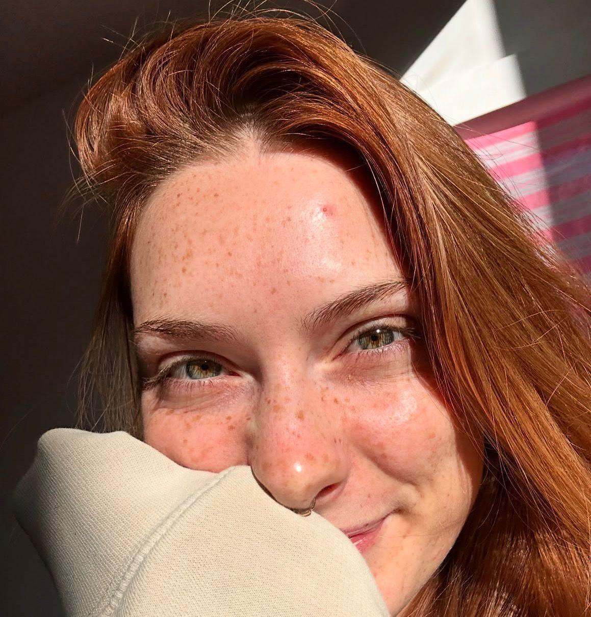 "OnlyFans" ulduzu tənha kişilərə kömək üçün artıq soyunmur