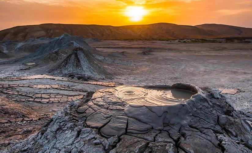 Azərbaycanda güclü vulkan püskürdü