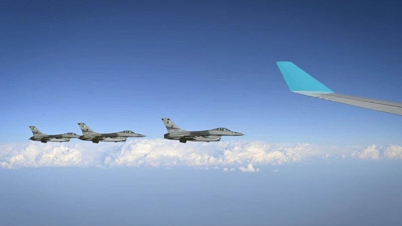 Qazaxıstan prezidentini qırıcılarla qarşıladılar