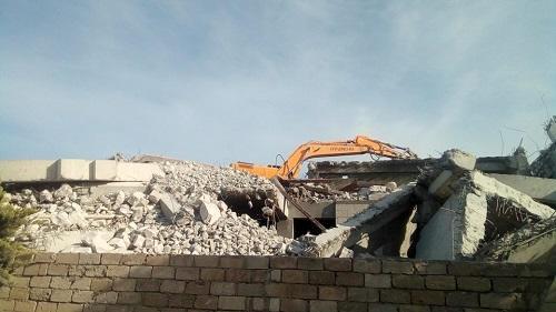 Sabiq deputatın obyektləri sökülür