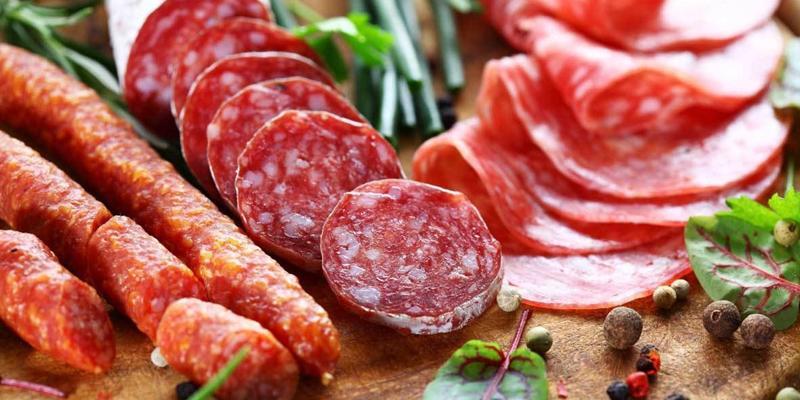 Bu şəxslərə kolbasa və sosis olmaz?