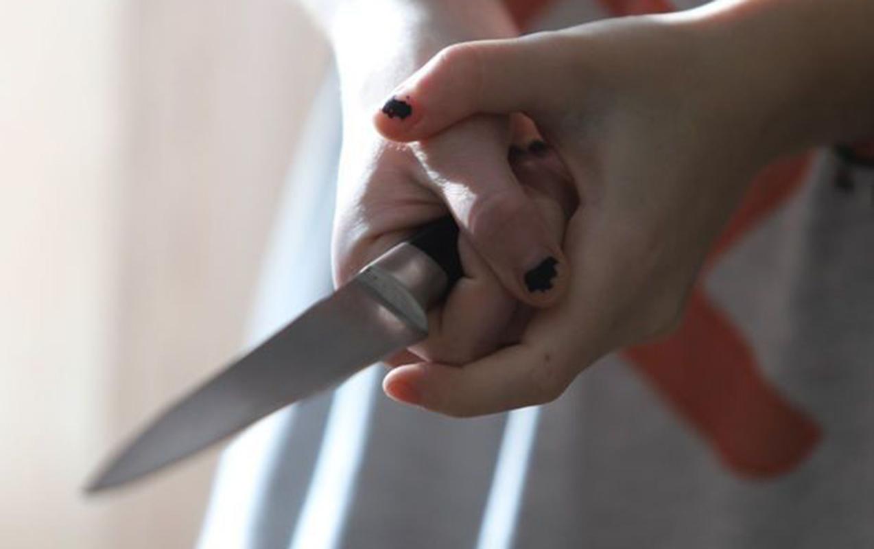 Bakıda bıçaqlanan ata öldü - 15 yaşlı qızı saxlanıldı