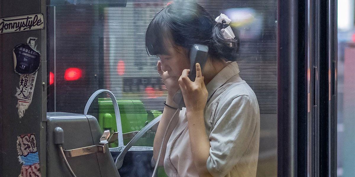 Vəfat edənlərlə "danışmaq" üçün telefon kabinəsi