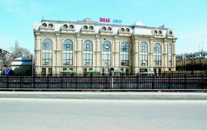 "İdrak" liseyində şagird müəllimi güllələdi- Direktordan açıqlama- Yenilənib