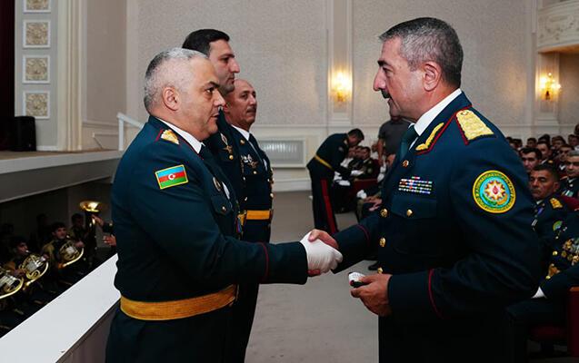 General-leytenant təqaüdə göndərildi -FOTO
