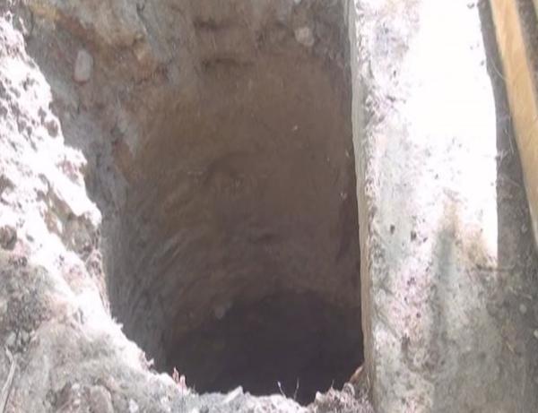 Yeni doğulmuş körpəsini küçə tualetinin quyusuna ATDI