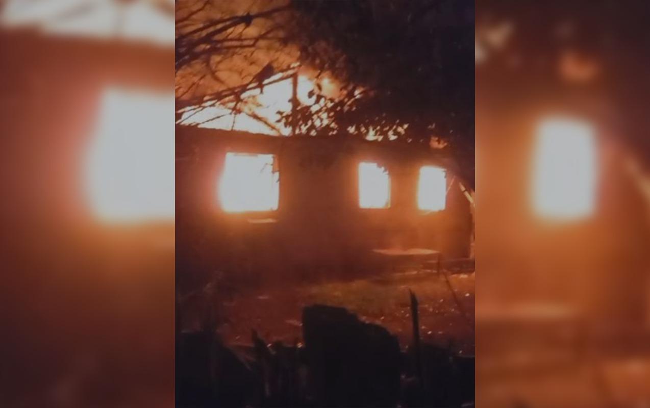 Tərtərdə ev yanaraq külə döndü- VİDEO
