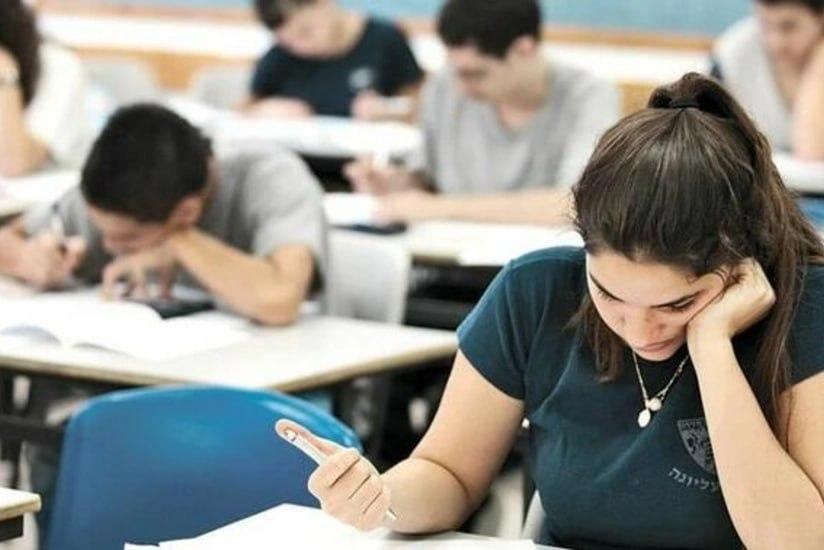 Xarici dillər üzrə fəlsəfə doktoru imtahanı keçirildi