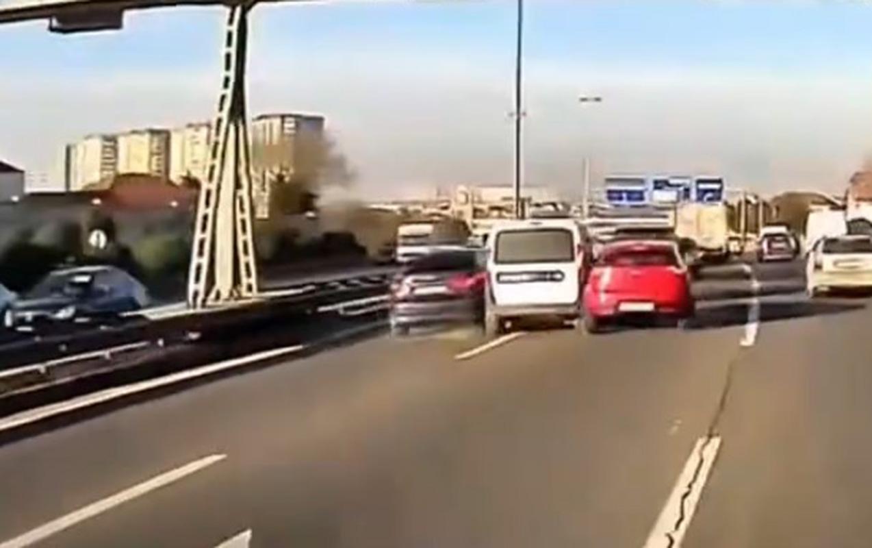 Aeroport yolunda qəribə qəza - VİDEO