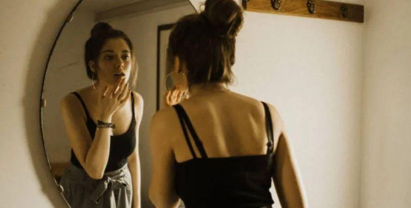 Yataq otağında güzgünü buraya qoymaq təhlükəli nəticələrə səbəb ola bilər