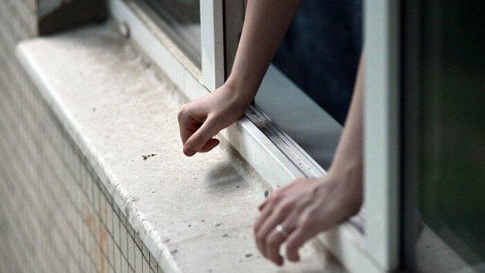 Məktəbdə şagird 2-ci mərtəbədən YIXILDI