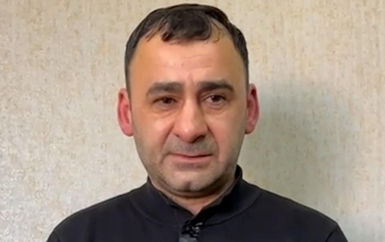 Saçını kəsdirdiyi bərbər başına torba keçirib pulunu taladı- Video