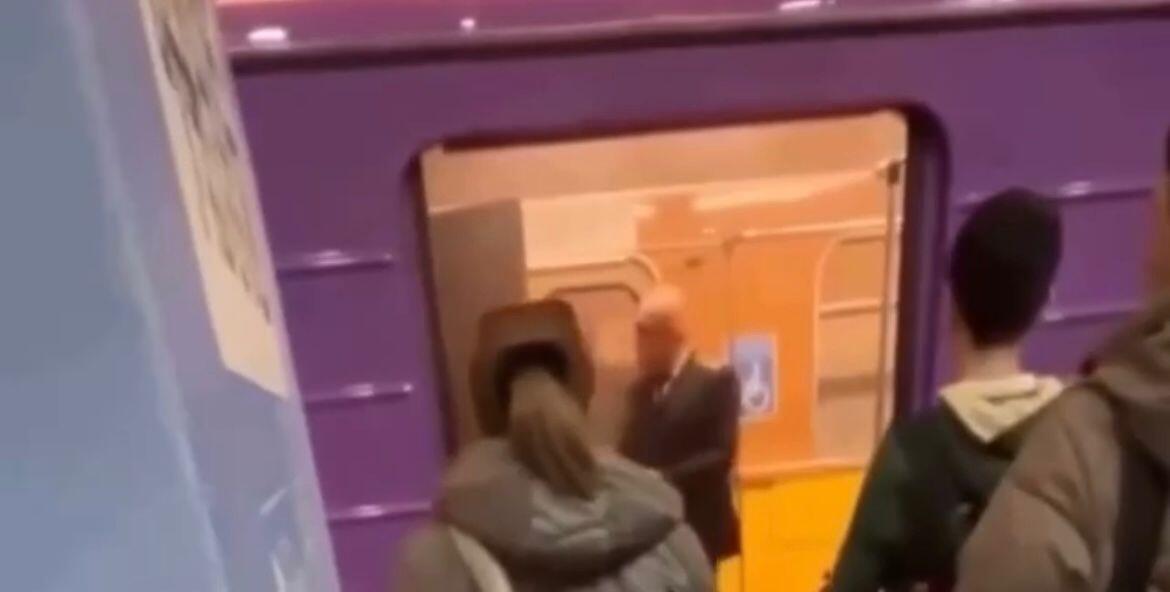 Bakıda qatarda TÜSTÜLƏNMƏ - Sərnişinlər TƏCİLİ düşürüldü - VİDEO