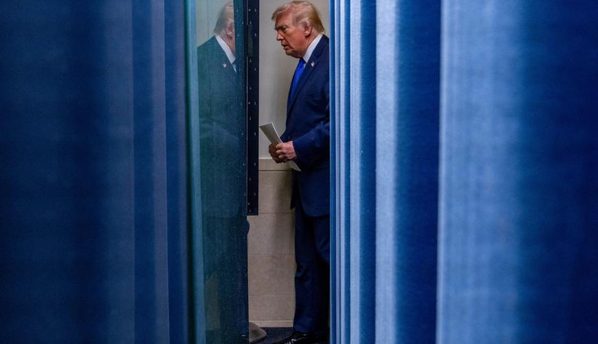 Trampın "siyasi mühasirəsi" ilə bağlı İLGİNC İDDİA