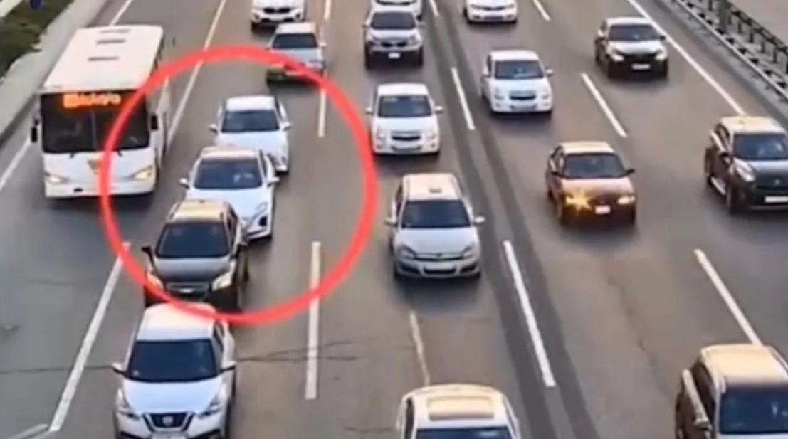 Ara məsafəsi saxlamayan sürücülər qəzaya səbəb oldular – ANBAAN VİDEO