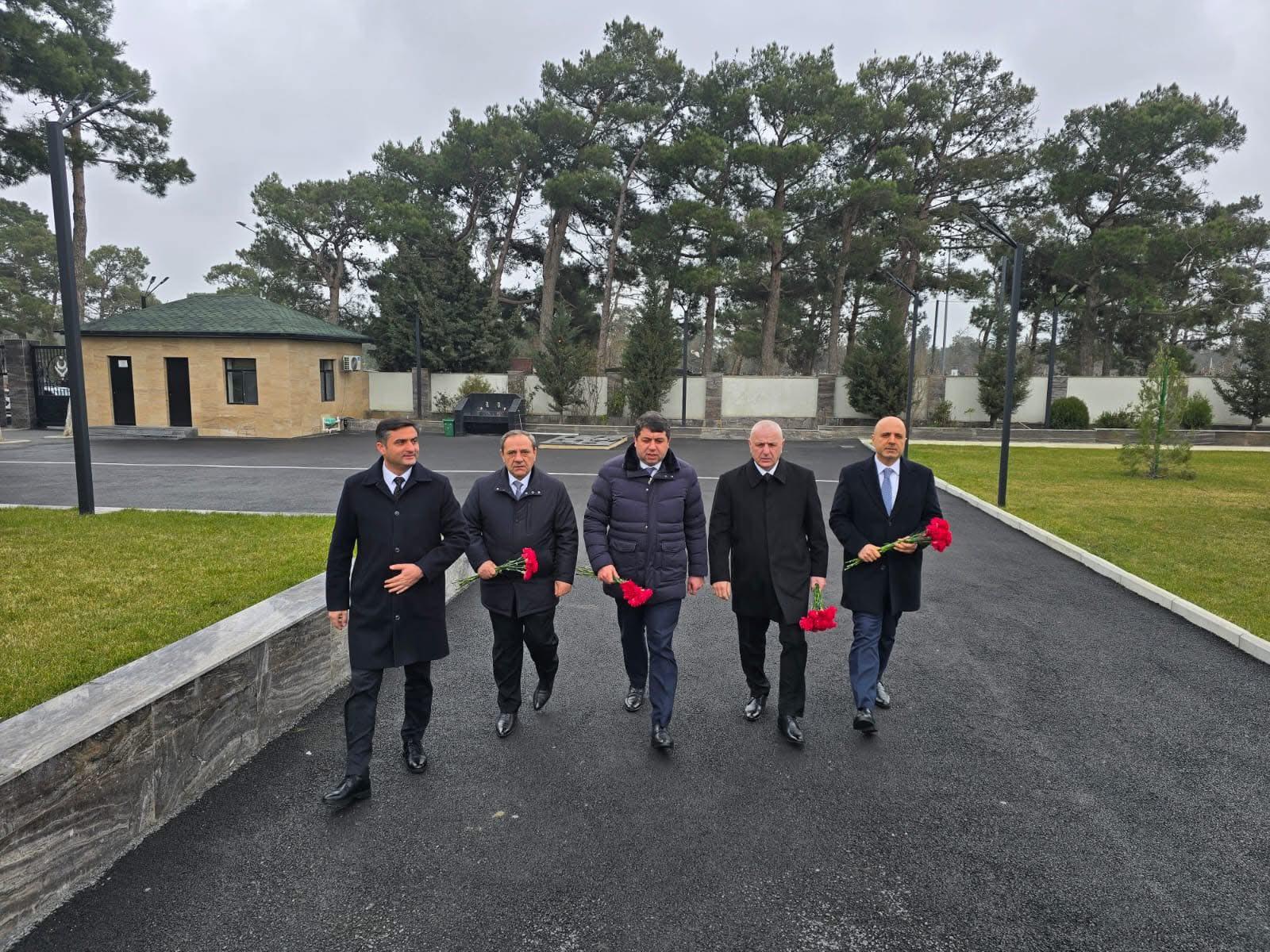 Ülvi Quliyev şəhid leytenantın məzarını ziyarət etdi - FOTOLAR