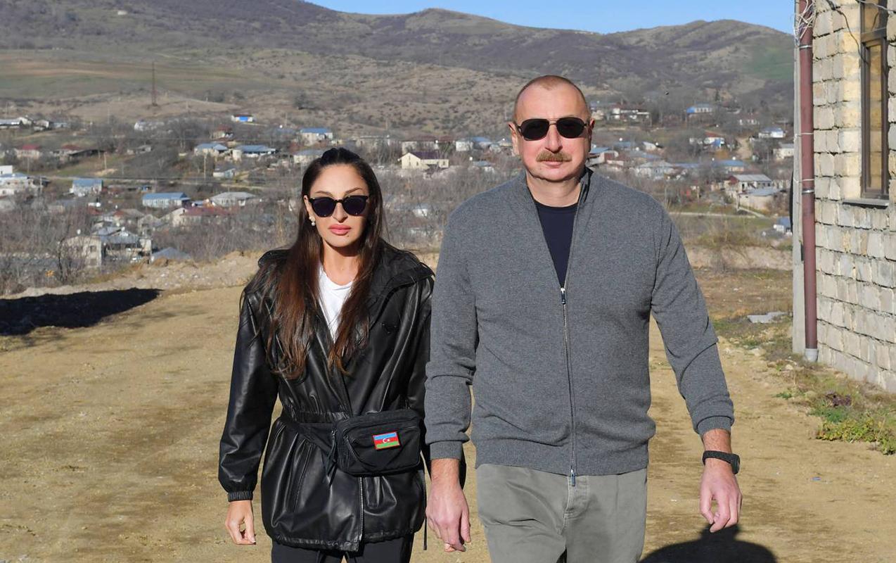 Prezident xanımı və qızı ilə Xocavəndə getdi