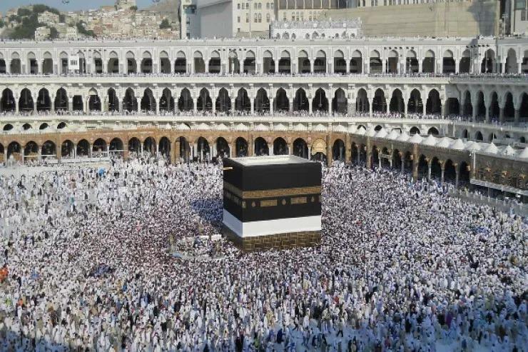 İran Ümrə və Həcc ziyarətlərini dayandırdı