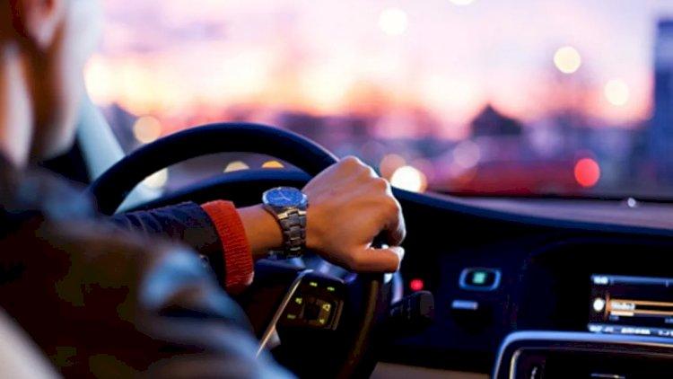 Sərxoş qıza ayıq sürücü xidməti təklif etdi, 4 500 manatını oğurladı