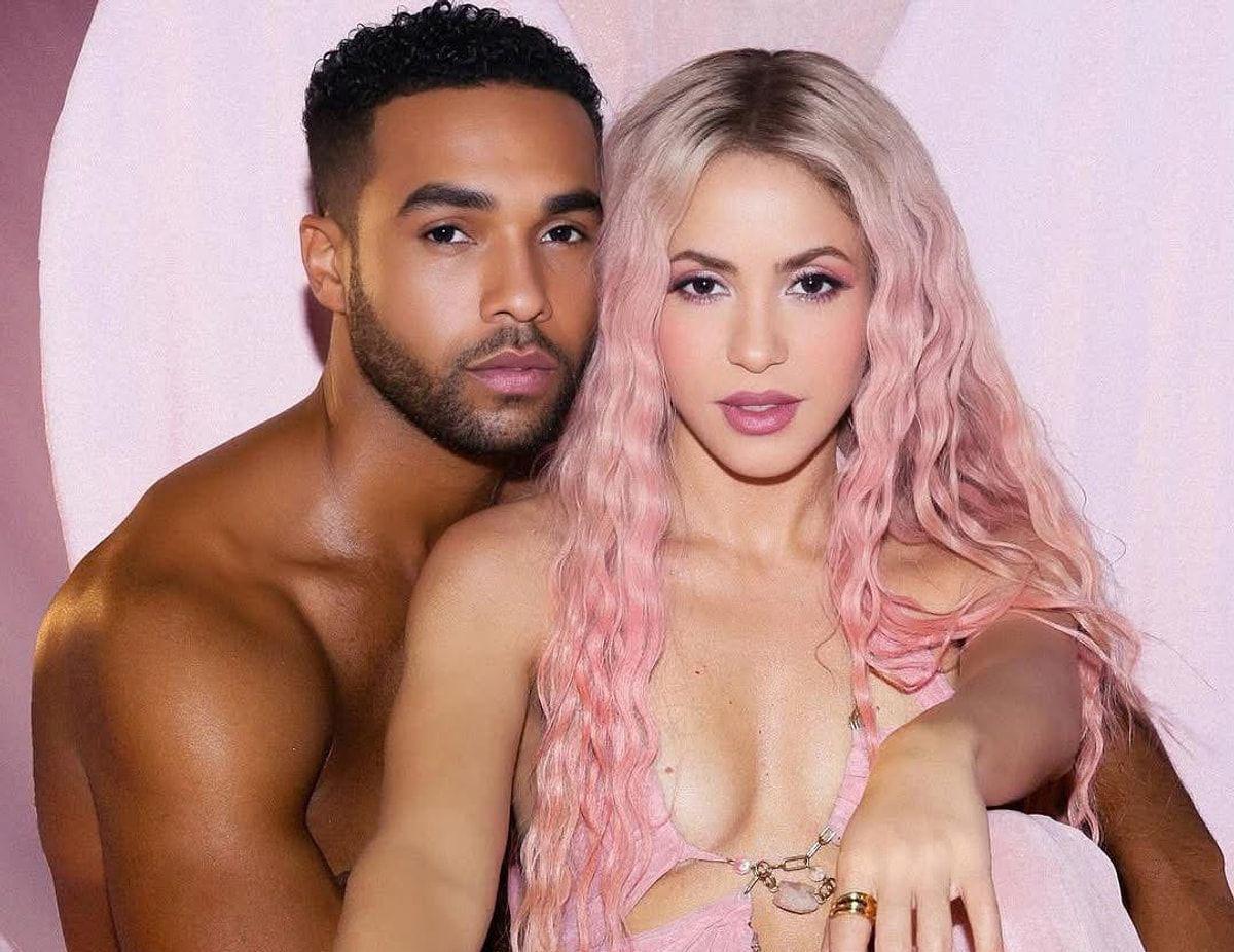 Şakira özündən 15 yaş kiçik aktyorla yeni sevgi münasibətinə başladı