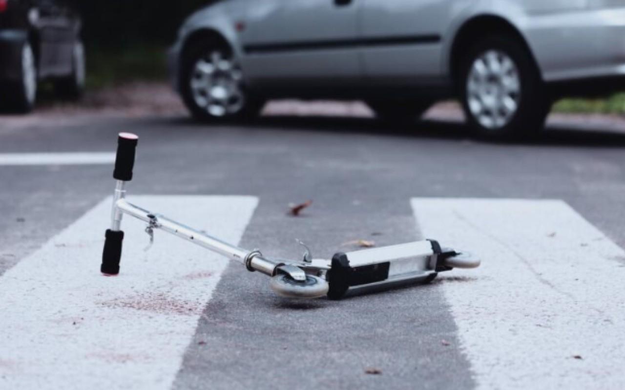 Mingəçevirdə maşın 2 yeniyetməni vurdu