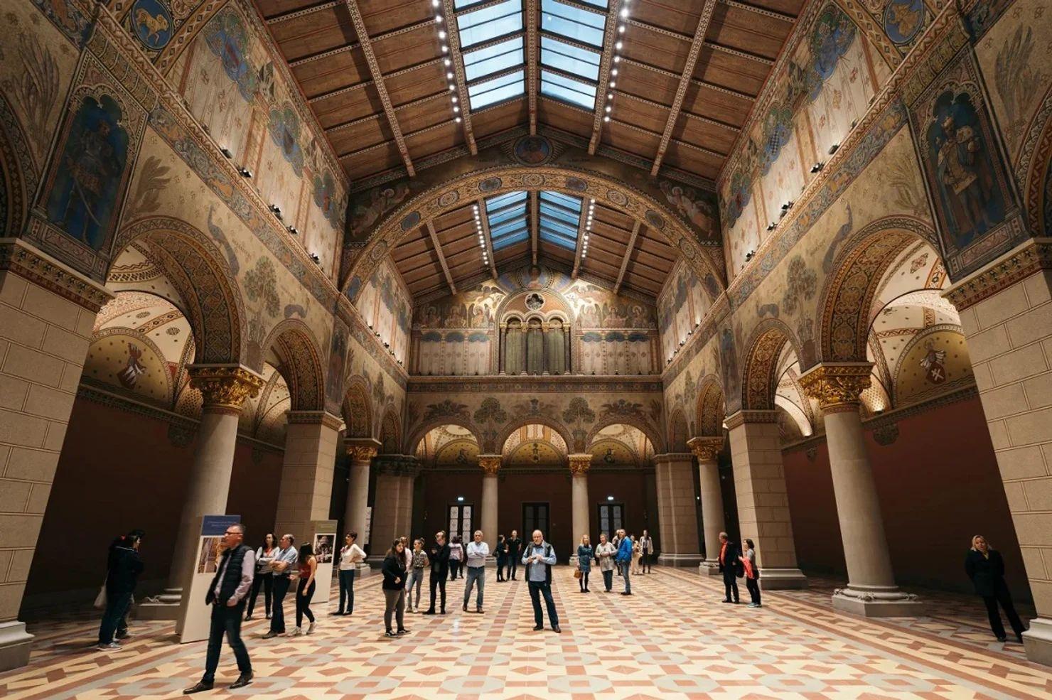 80 illik sənət savaşı yenidən alovlanır