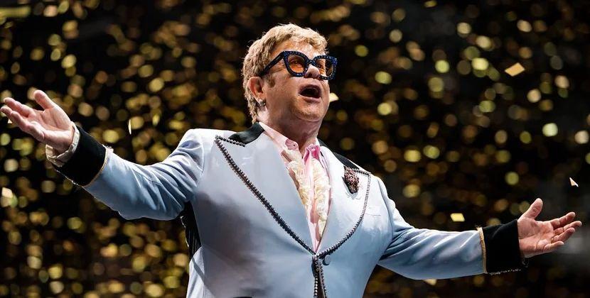 Elton Con əri və oğulları ilə fotolarını paylaşdı