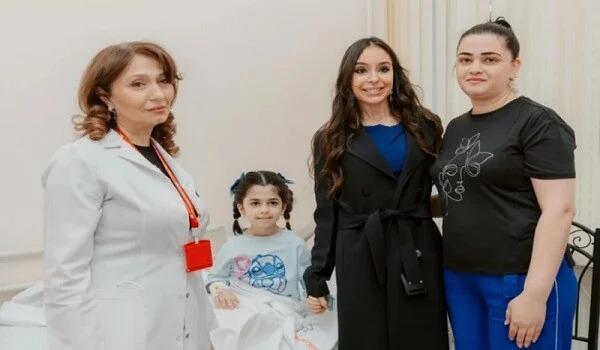 Leyla Əliyeva Bakıda Uşaq Klinik Xəstəxanasını ziyarət etdi
