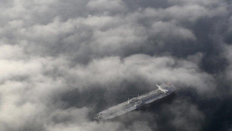 Küveyt yaxınlığında tankerdə partlayış: Neft sızması qeydə alındı