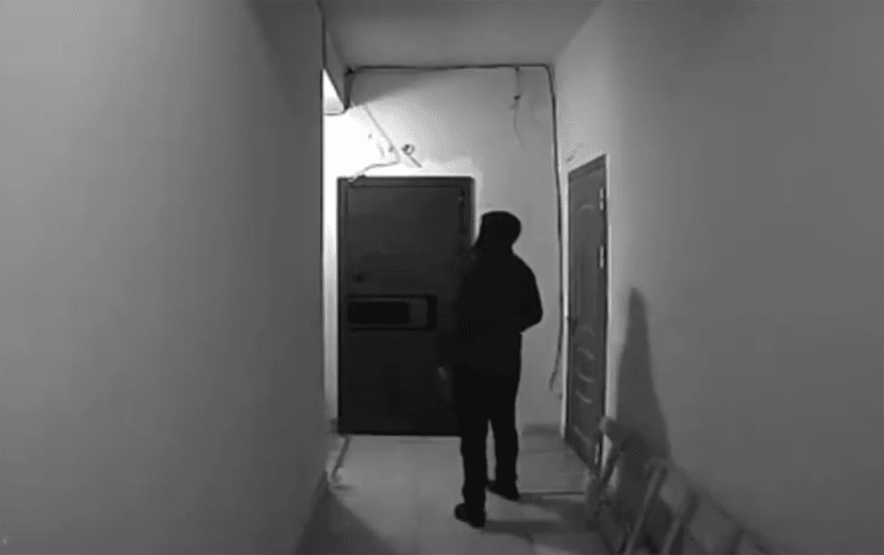 Qapısı açıq evlərə girmək istəyirmiş - VİDEO