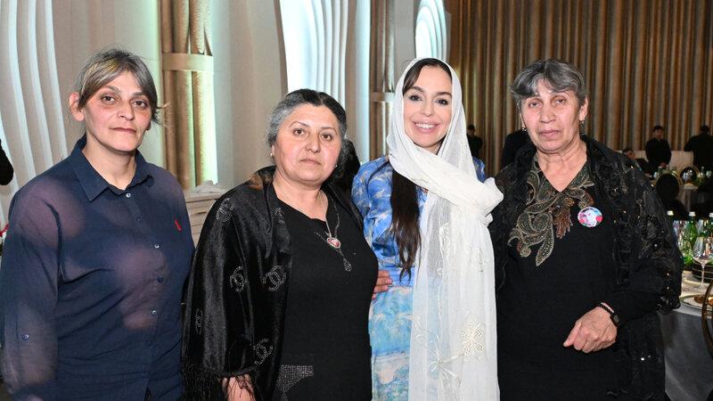 Leyla Əliyeva şəhid anaları ilə iftar süfrəsində -FOTO