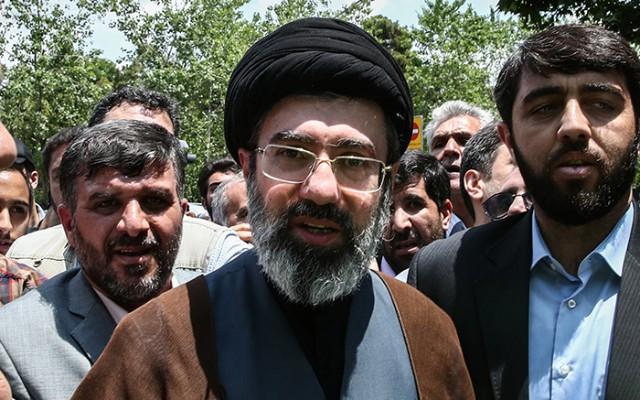 Xameneinin oğlu bu ölkədə dəbdəbəli mülklərə sahibdir