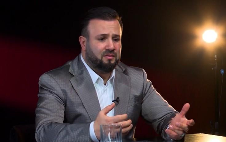 "Atam yaşda sənətçini hər gün efirdə görəndə utanıram"