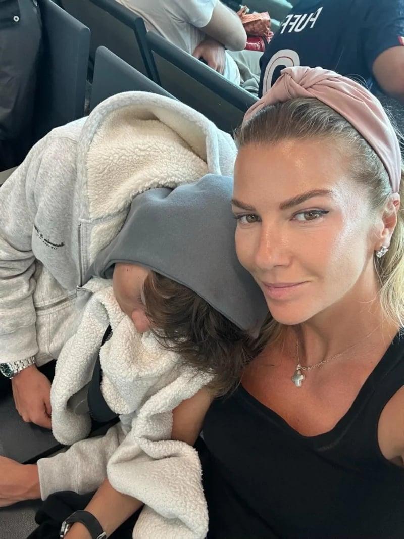 Məşhur modelyer Dubayda başına gələnlərdən danışdı: "Dua edək..."