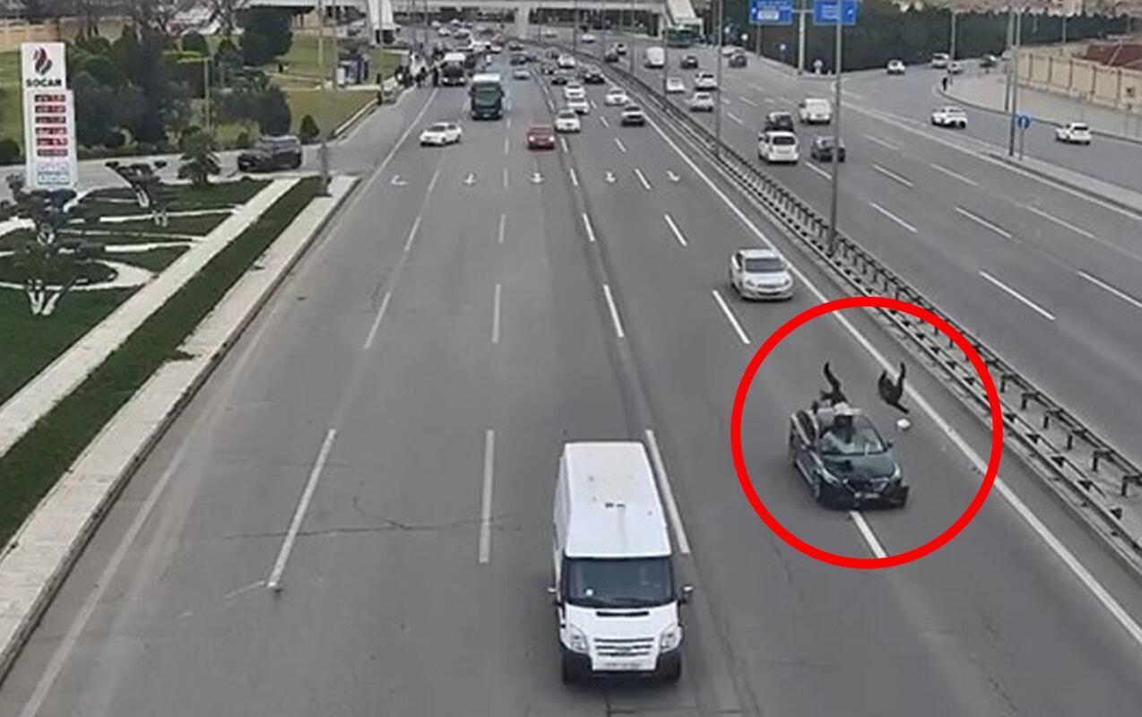 Aeroport yolunda AĞIR QƏZA - 2 piyadanı maşın vurdu - ANBAAN VİDEO